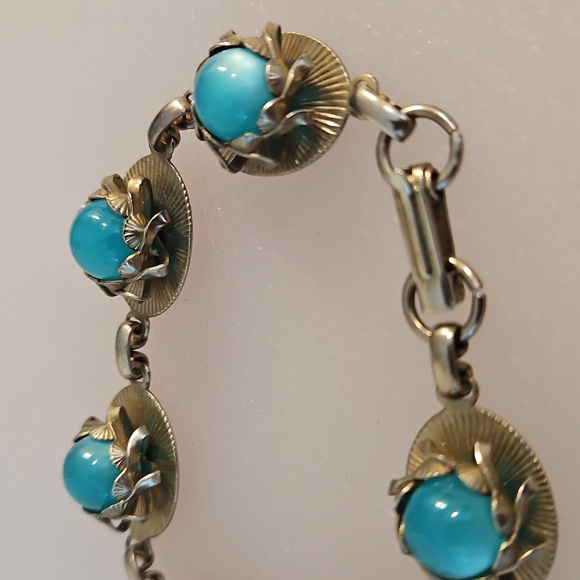 Teal, blue Moonglow Thermoset stones set gold tone link bracelet VINTAGE - Picture 4 of 7